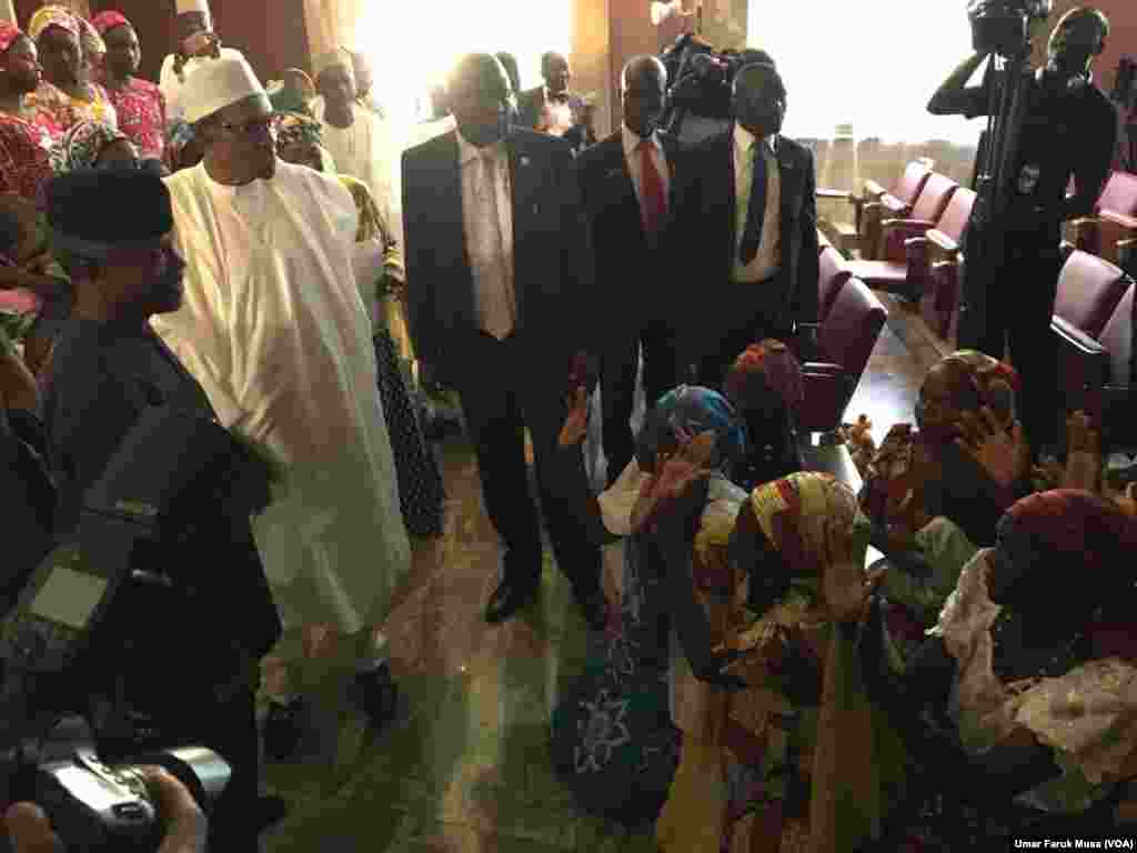 CHIBOK: Buhari da 'yan matan Chibok