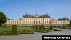 Istana Drottningholm di dekat Stockholm, Swedia (foto: Wikipedia).