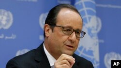 លោក​ប្រធានាធិបតីបារាំង Francois Hollande និយាយ​ថា ការ​វាយ​ប្រហារ​នោះ​បាន​ធ្វើ​ឡើង​នៅ​ព្រឹក​ថ្ងៃ​អាទិត្យ ហើយ​ត្រូវបាន​រៀប​ចំឡើង​​ជាមួយ​បណ្តា​ដៃ​គូ​របស់​បារាំង​ក្នុង​តំបន់។