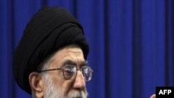 رهبر جمهوری اسلامی ضمن هشدار به تظاهرکنندگان، به سران اصلاح طلب گفت:«انتخابات تمام شد، کنار بکشید»