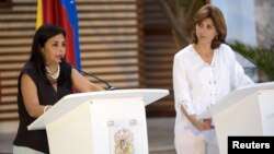 La canciller venezolana Delcy Rodriguez (izquierda) y su contraparte colombia María Ángela Holguín en una conferencia de prensa conjunta: no se ha acordado nada.