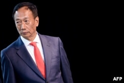 El presidente de Foxconn, Terry Gou, en una instalación de Foxconn en el Parque de Ciencia y Tecnología de Wisconsin Valley, el 28 de junio de 2018 en Mount Pleasant, Wisconsin.