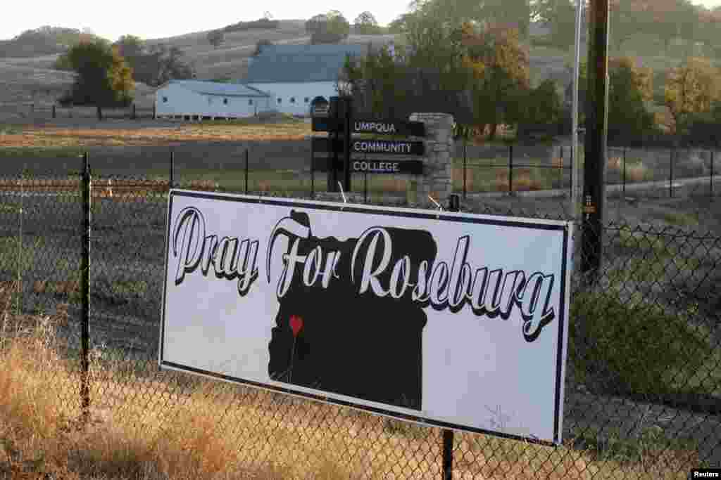 A sympathy sign is seen at sunrise outside Umpqua Community College in Roseburg, Oregon. The Oregon sheriff investigating Thursday&#39;s mass shooting that killed nine people at a U.S. college campus took the unusual step of refusing to publicly identify the suspect, insisting on Friday he would do nothing to glorify the gunman or his cause.