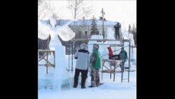 俄罗斯托木斯克举办跨年冰雕展