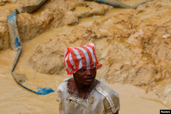 An illegal artisanal miner searches for gold inside an excavated pit at the Prestea-Huni Valley Municipal District in the Western Region, Ghana August 17, 2024. (REUTERS/Francis Kokoroko)