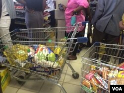 Sokukhuphuke intengo yempahla okumangalisayo ezitolo ezinengi.