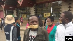 Intathelizindaba zitshengisele enkambeni yamapholisa.