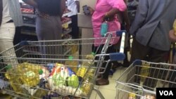 Sokukhuphuke intengo yempahla ezitolo ezinengi.