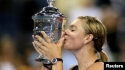 Maria Sharapova, de 32 años, anunció su retiro definitivo del tenis, un deporte en el que conquistó los más importantes torneos del mundo.