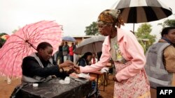 A woman receives a mark on her finger with indelible ink prior to vote for Malawi's Tripartite elections at Malemia School Polling center, the home village of the incumbent president, May 20, 2014.