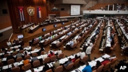 Los miembros de la Asamblea Nacional se reúnen para su sesión legislativa semestral, en La Habana, Cuba, el martes 27 de diciembre de 2016.
