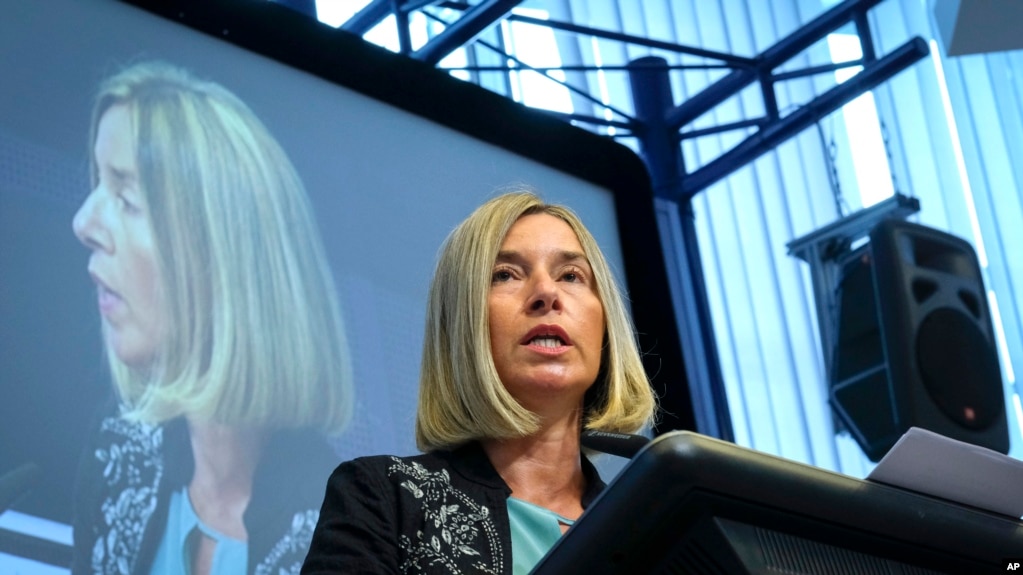 រូបឯកសារ៖ លោកស្រី Federica Mogherini តំណាងជាន់ខ្ពស់នៃសហភាពអឺរ៉ុបទទួលបន្ទុកគោលនយោបាយការបរទេស និងសន្តិសុខ ថ្លែងនៅក្នុងសន្និសីទឯកអគ្គរដ្ឋទូតសហភាពអឺរ៉ុប នៅទីក្រុងប៊្រុចសែល ប្រទេសប៊ែលហ្សិក កាលពីថ្ងៃទី៣ ខែកញ្ញា ឆ្នាំ២០១៨។