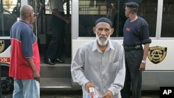 Kareem Ibrahim (C), pictured here on August 6, 2007, in Trinidad, before his extradition to the U.S.