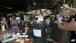 Evacuees who fled fighting in Ivory Coast prepare to eat breakfast in the French camp of Port Bouet, which houses about 3000 French and other foreign citizens, in Abidjan, April 8, 2011