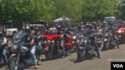 The US Marine Corps Veterans Club ride and rally gets under way in May 2012. (A. Phillips/VOA) 