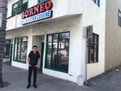 Peter Fung Then yang akrab disapa Koh Afung di depan restoran miliknya di California (dok: pribadi)