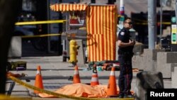 Un officier de police sur les lieux de l'attaque à Toronto, le 23 avril 2018.