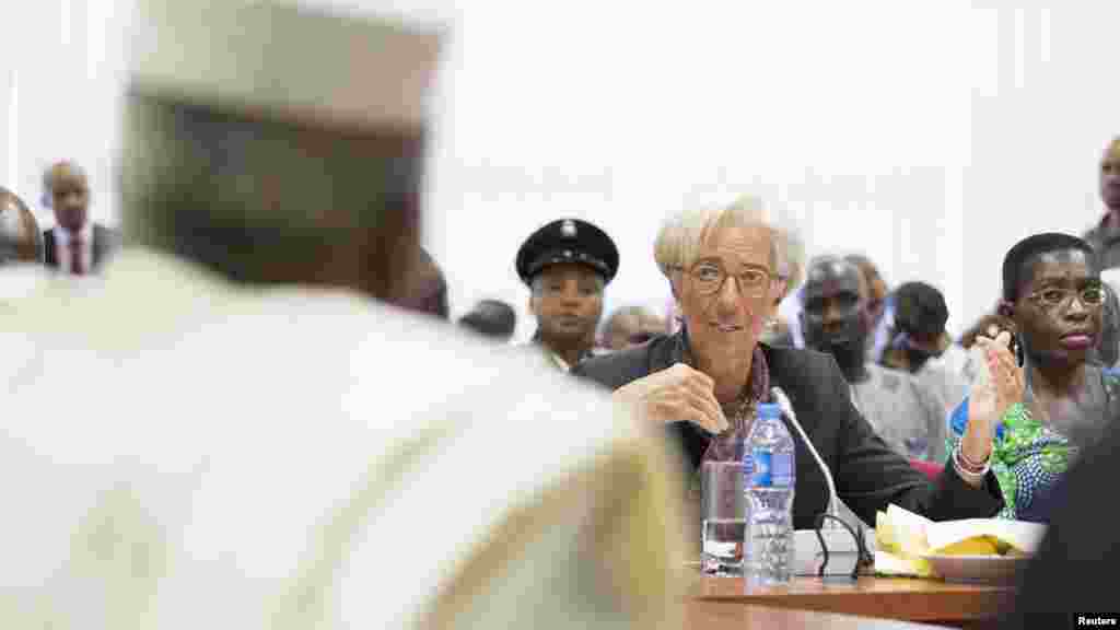 Shugabar Hukumar Asusun Bada Lamuni Na Duniya Christine Lagarde Na Mgana Da 'Yan Majalisu A Birnin Abuja Najeriya, Janairu 6, 2016. 