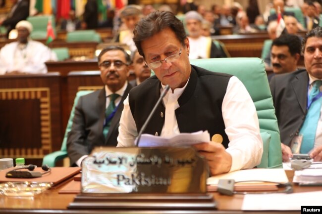 Pakistani Prime Minister Imran Khan attends a summit meeting of the 57-member Organization of Islamic Cooperation (OIC) in the Saudi holy city of Mecca, June 1, 2019.