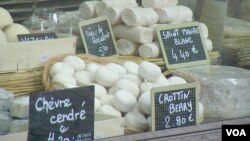 Cheeses at a market near Les Halles in Paris. (L. Bryant/VOA)