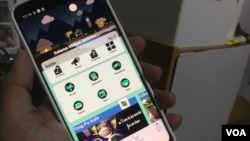 Aplikasi Android 'Bajalan' menggabungkan fitur wisata dan e-commerce. (VOA/Rio Tuasikal)