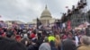 Protest Trampovih pristalica pred zgradom Kongresa