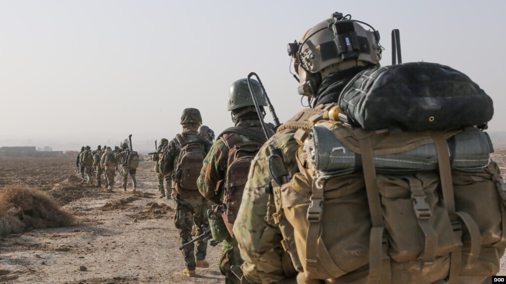 资料照片：美国特种作战部队在阿富汗坎大哈省巡逻（2014年1月1日）(photo:VOA)