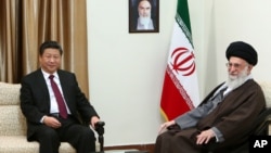 شی جنپنگ ایران کے رہبر اعلیٰ علی خامنہ ای سے ملاقات کر رہے ہیں۔