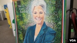 A painting of Jill Stein is displayed in the convention registration room. (G. Flakus/VOA) Green Party