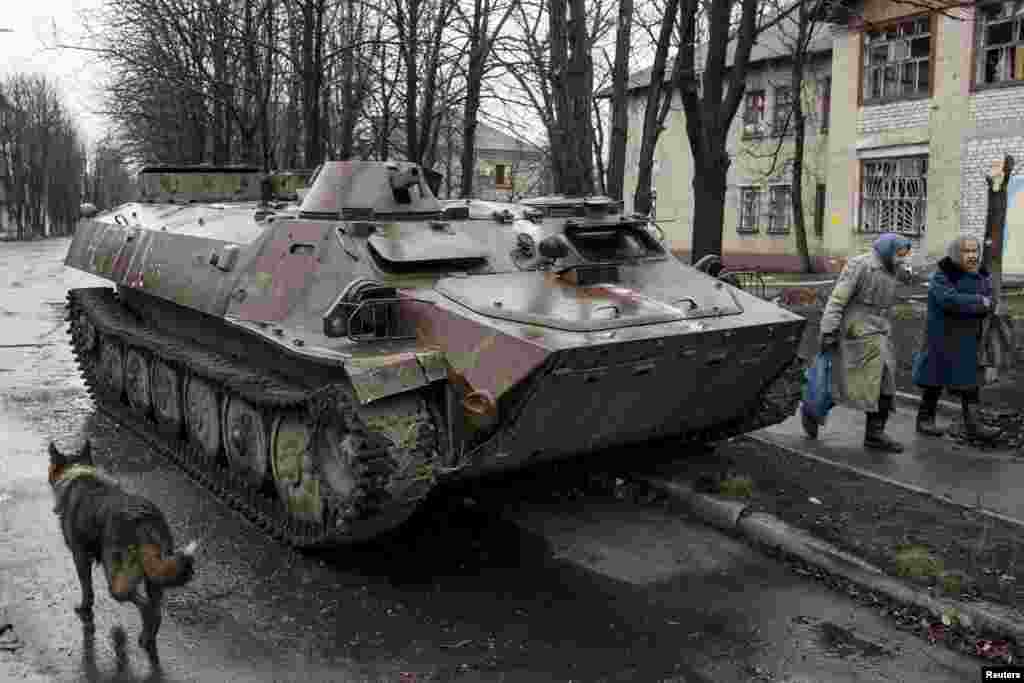 Ukrayna ordusuna aid tank Debaltsevoda vurulub &nbsp;