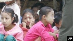 ရှမ်းကလေးငယ်တချို့။ (မေလ ၂၁ ရက်၊ ၂၀၀၅)။