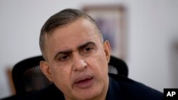 El fiscal general del gobierno en disputa de Venezuela, Tarek William Saab, anunció el lunes 30 de septiembre de 2019 el inicio de una investigación por las supuestas violaciones a los derechos humanos que sufrieron una veintena de presos en el oriente de Venezuela.