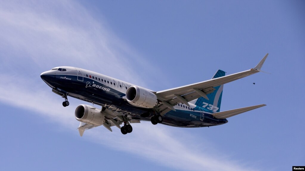 Un avión Boeing 737 MAX aterriza en Seattle, Washinton, el 29 de junio de 2020.