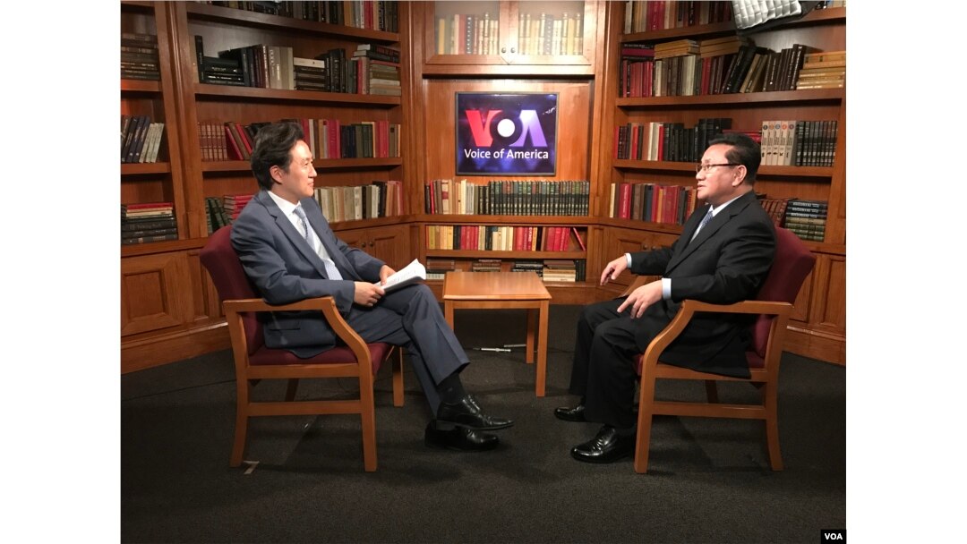 FILE - A senior North Korean defector Ri Jong Ho, who worked for the North Korean government for about 30 years, speaks with VOA Korean Service’s Baik Sungwon.