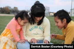 Ojibwe children using new Ojibway language app to learn their ancestral language.