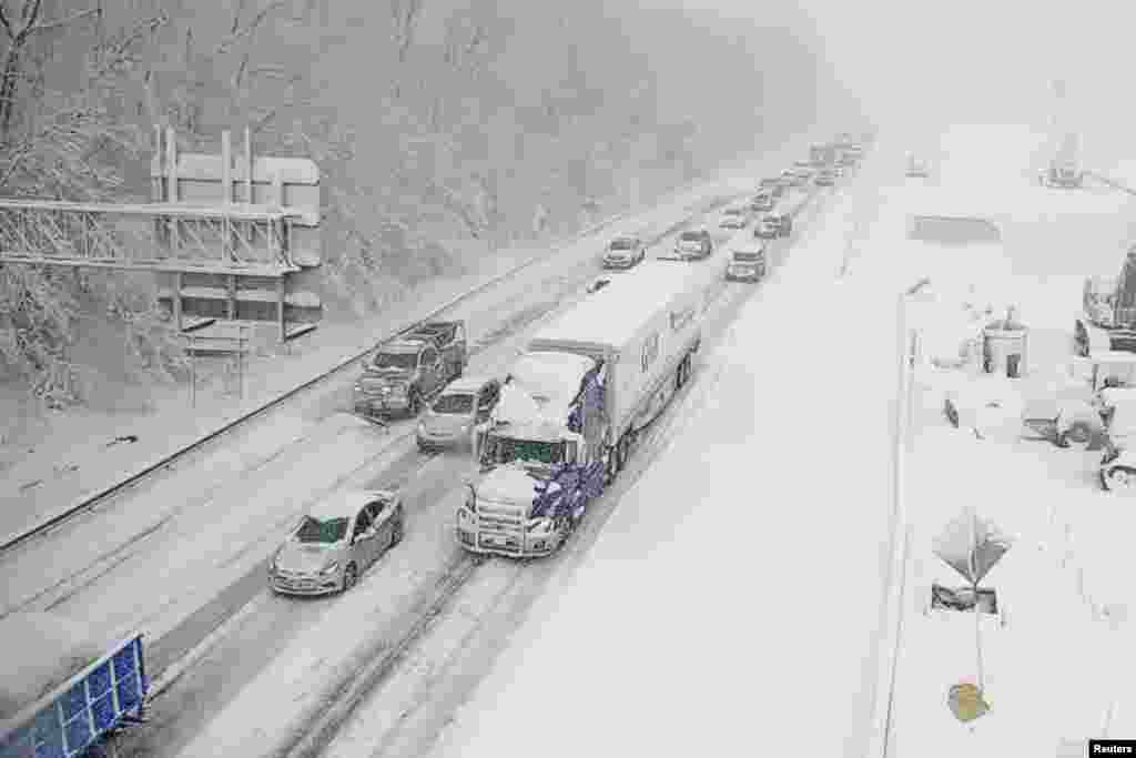 La paralización comenzó el lunes 3 de enero de 2022, cuando más de un pie de nieve cayó en partes del sureste de EE. UU.