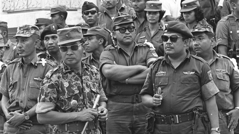 Indonésie: 20 ans après la chute de Suharto, des parents attendent toujours une justice