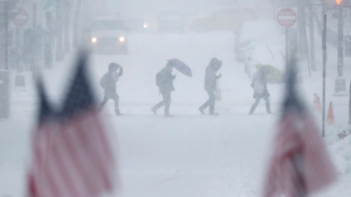 Powerful Winter Storm Hits Us Northeast 0765