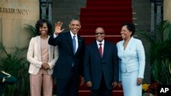 Les présients Obama et Zuma et leurs épouses à Pretoria