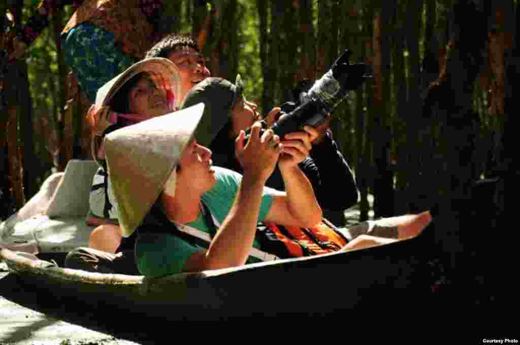 Taking picture while visiting the mangrove forest in Vietnam (Photo taken by Võ Đình Anh Triết/Vietnam/VOA reader)