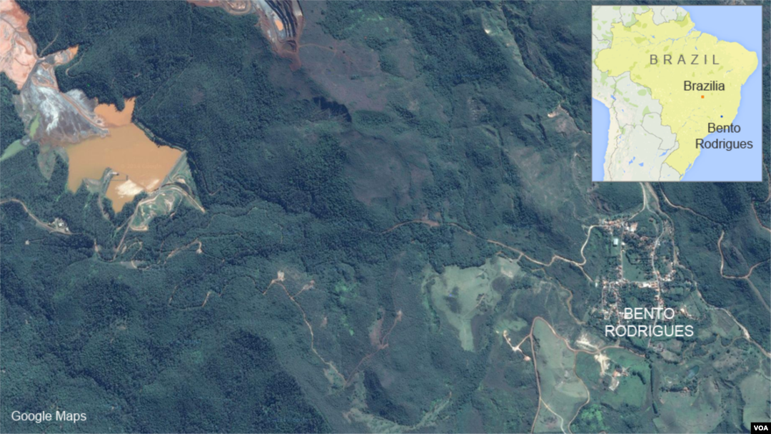 Bendungan berisi lumpur dan limbah tambang (kiri atas) pecah dan membanjiri kota Bento Rodriquez di Brazil (foto: Google Map).