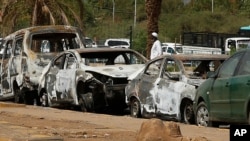 Burned cars remain at the square where the military cleared the opposition sit-in camp on June 3, in Khartoum, June 17, 2019. Sudan's protest leaders called Monday for nighttime demonstrations and marches in the capital, Khartoum.