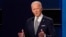 រូបឯកសារ៖ លោក Joe Biden អតីតអនុប្រធានាធិបតីនិងបេក្ខជនប្រធានាធិបតីខាងគណបក្សប្រជាធិបតេយ្យ ថ្លែងនៅក្នុងការជជែកដេញដោលបេក្ខជនប្រធានាធិបតីលើកទី១ នៅទីក្រុង Cleveland រដ្ឋ Ohio សហរដ្ឋអាមេរិក ថ្ងៃទី២៩ ខែកញ្ញា ឆ្នាំ២០២០។
