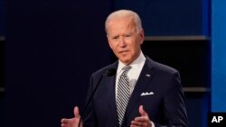 លោក Joe Biden អតីតអនុប្រធានាធិបតីនិងបេក្ខជនប្រធានាធិបតីខាងគណបក្សប្រជាធិបតេយ្យ ថ្លែងនៅក្នុងការជជែកដេញដោលបេក្ខជនប្រធានាធិបតីលើកទី១ នៅទីក្រុង Cleveland រដ្ឋ Ohio សហរដ្ឋអាមេរិក ថ្ងៃទី២៩ ខែកញ្ញា ឆ្នាំ២០២០។