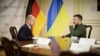 Presidenti ukrainas Volodymyr Zelensky gjatë takimit me Kancelarin gjerman, Olaf Scholz