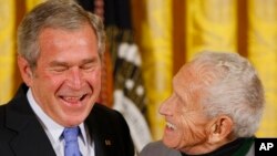 Два художника: Джордж Буш и Андрю Виет