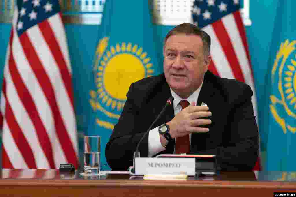 2-fevral kuni AQSh Davlat kotibi Mayk Pompeo Nur-Sultonda Qozog&#39;iston Prezident Qosim-Jo&#39;mart Tokayev, Tashqi ishlar vaziri Muxtor Tleuberdi bilan muloqot qildi. Pompeo Ameriika elchixonasida ham bo&#39;ldi. Uyg&#39;ur oilalar bilan ham uchrashdi. AQSh Qozog&#39;iston va qo&#39;shni davlatlarni Xitoyga biror uyg&#39;urni topshirmaslikka chaqirmoqda.