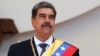 El gobernante venezolano Nicolás Maduro gesticula a las afueras del palacio federal legislativo, en Caracas, tras jurar para un nuevo período, el 10 de enero de 2025.