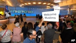 سال ۲۰۱۷- واکنش به فرمان ممنوعیت مسافرتی دونالد ترامپ در فرودگاه بین المللی لس آنجلس