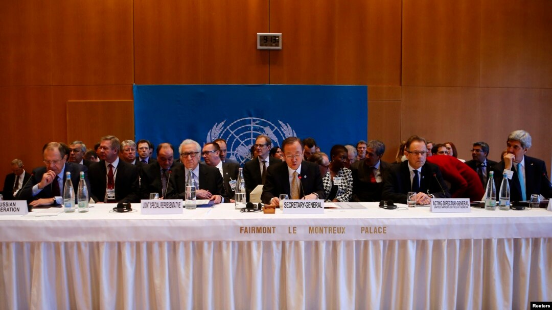 Sekjen PBB Ban Ki-moon (tengah) saat membuka konferensi perdamaian Suriah di Montreux, Swiss hari Rabu (22/1). 